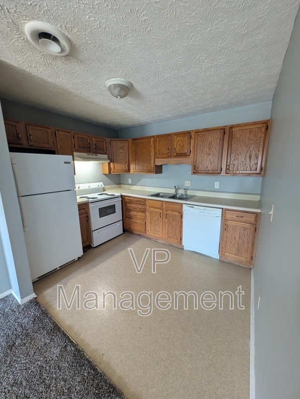 Building Photo - 2218 Emerald Dr