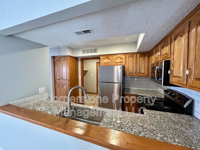 Building Photo - 2519 Crestline Ct