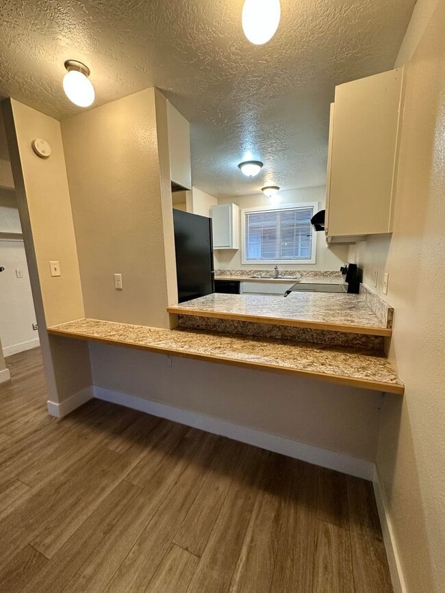 Building Photo - E919