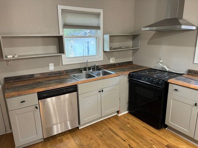 Foto del edificio - Home for rent!