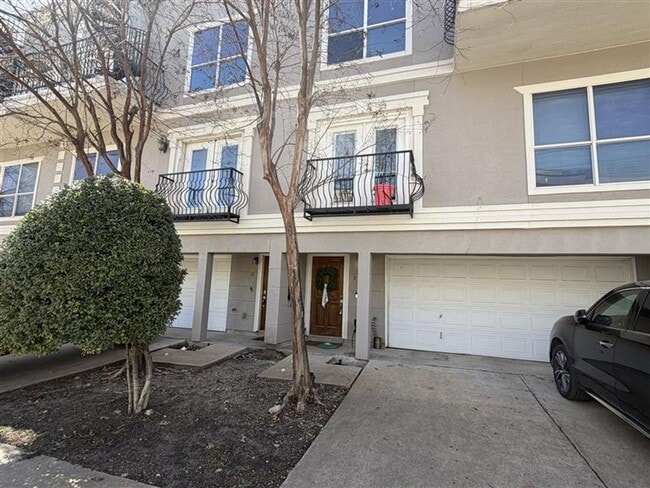 Two story townhome with rooftop patio! - Two story townhome with rooftop patio!