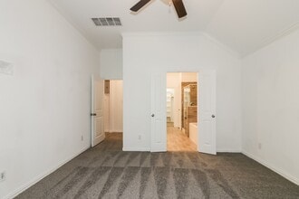 Building Photo - 14002 Oakdale Falls Ln