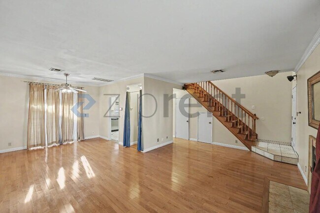Building Photo - Unit 17