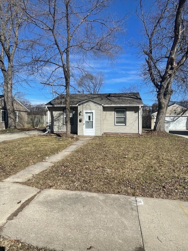 Building Photo - 2 Bedroom Single Family