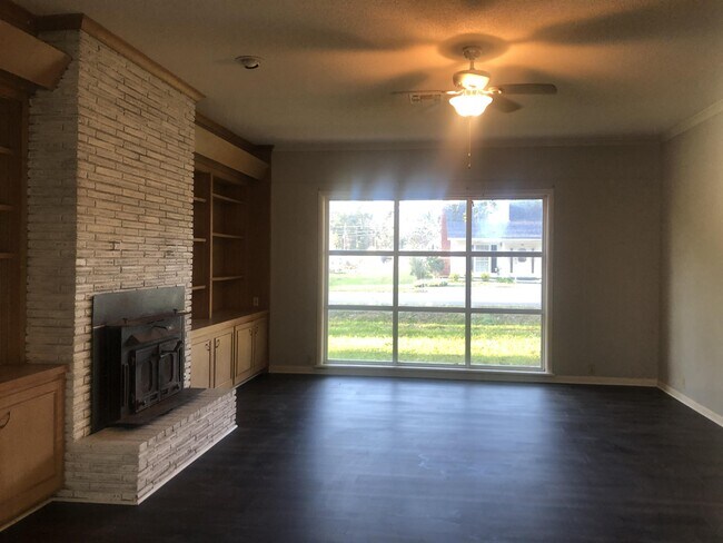 Building Photo - 202 Gilford Ave
