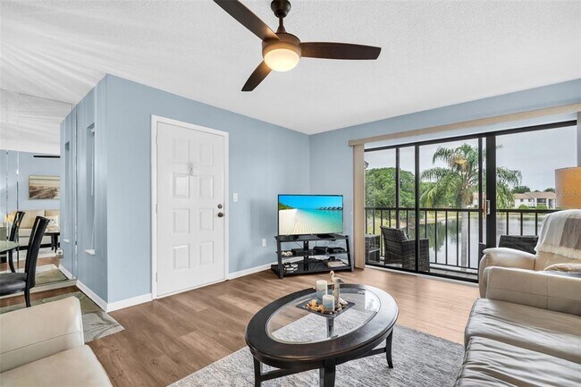 Foto del edificio - 2523 Pine Ridge Way S