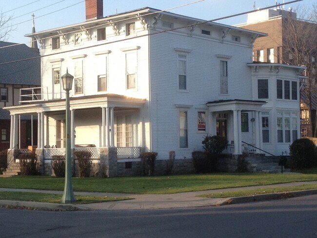 Foto del edificio - 149 Keyes Ave