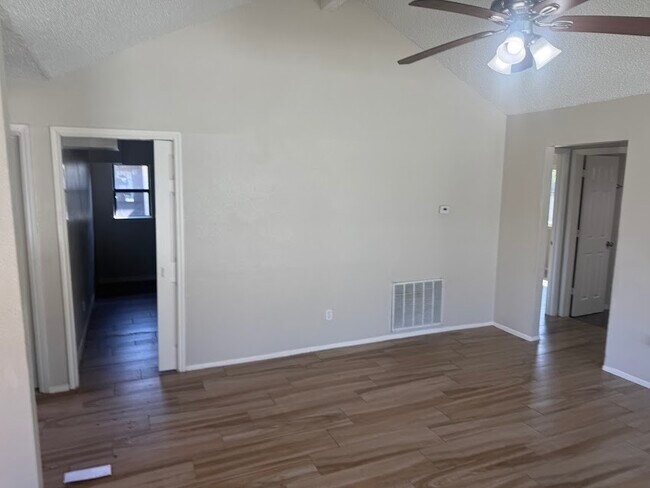Foto del edificio - 3114 Clear Wing Ct
