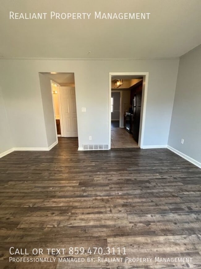 Building Photo - 2 bed, 1.5 bath all electric townhome loca...