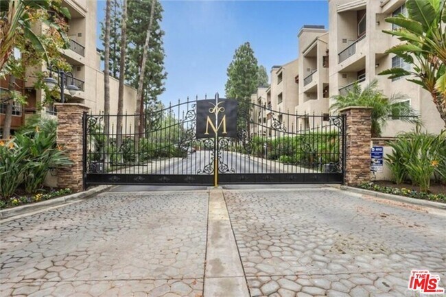 Foto del edificio - 21520 Burbank Blvd