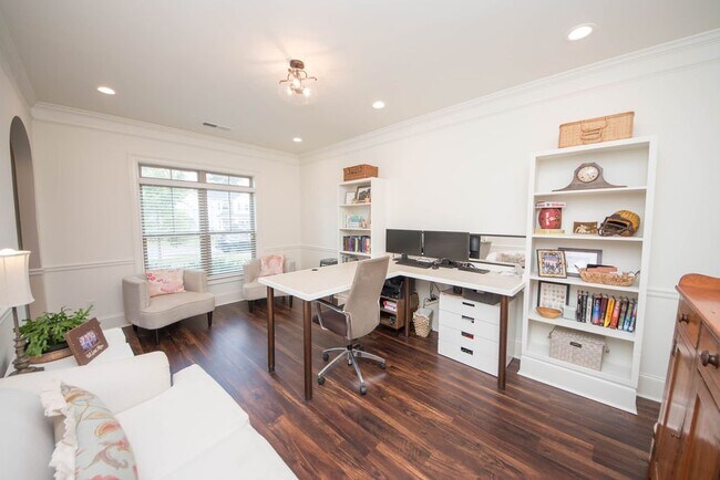 Building Photo - 270 Savannah Dr