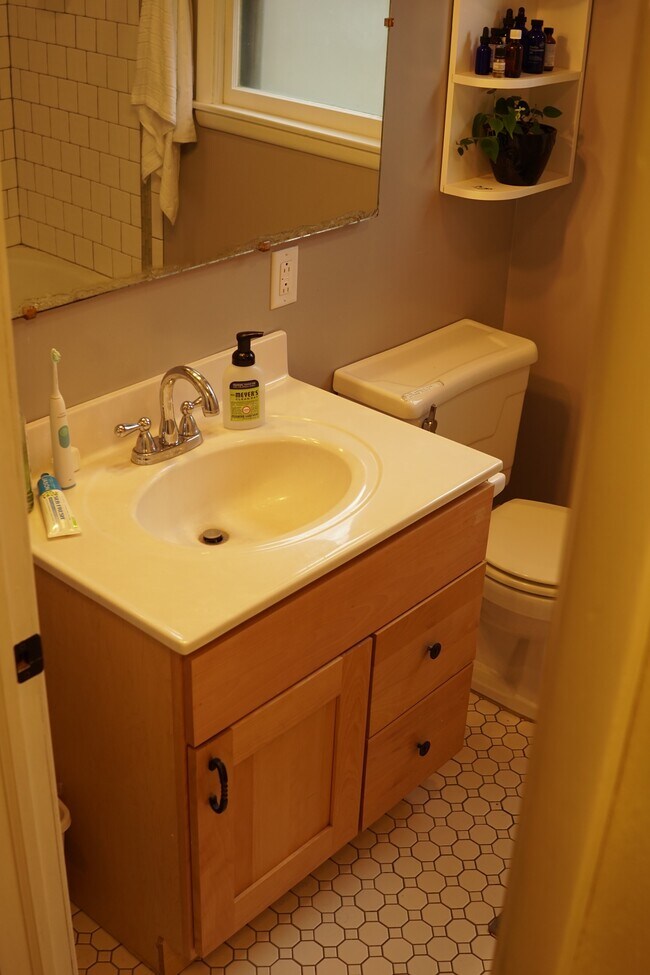 Bath - 2110 Tanglewood St