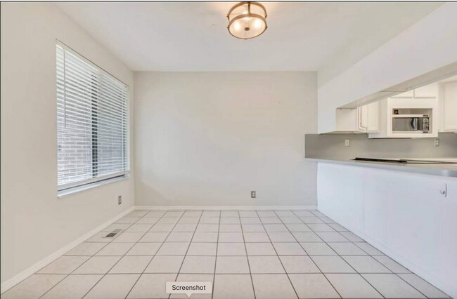 Foto del edificio - Quiet Living Meets Convenience – 3 Bed Home in Sandy, UT!