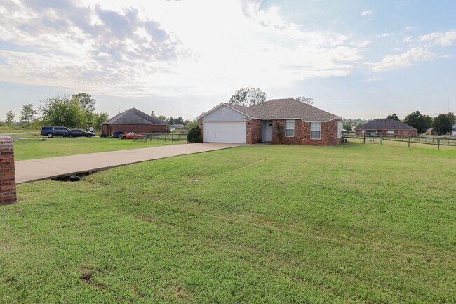 Foto del edificio - 3 Bed / 2 Bath in Collinsville!