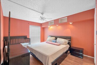 Building Photo - 2830 S Bartell Dr