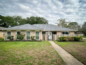 Building Photo - 22102 Woodrose Dr