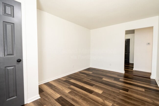 Building Photo - 1318 N Piatt Ave