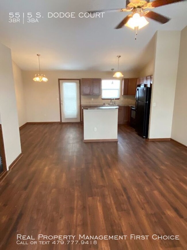 Building Photo - 3 Bed/ 3 Bath - Lovely Duplex for Rent!