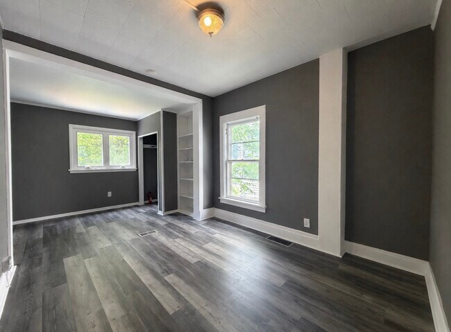 Foto del edificio - 1042 Elmwood Ave
