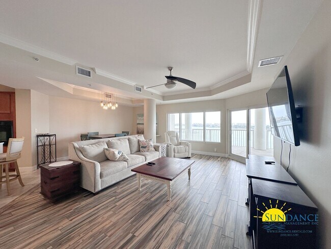 Building Photo - Stunning Waterfront 3 Bedroom Condo at Presidio Yacht Club!