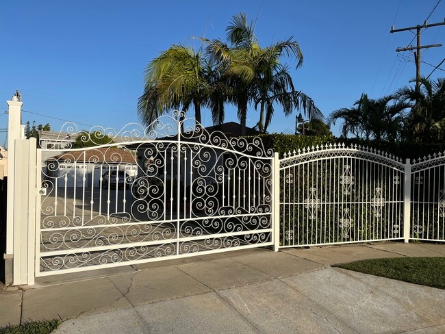 Gated property - 4074 Rosabell St