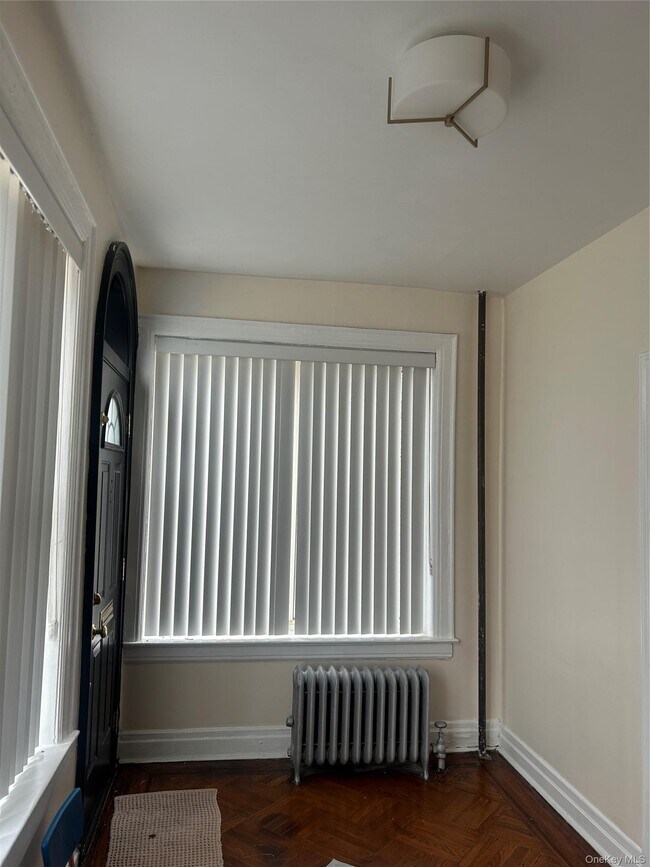 Foto del edificio - 594 E 38th St