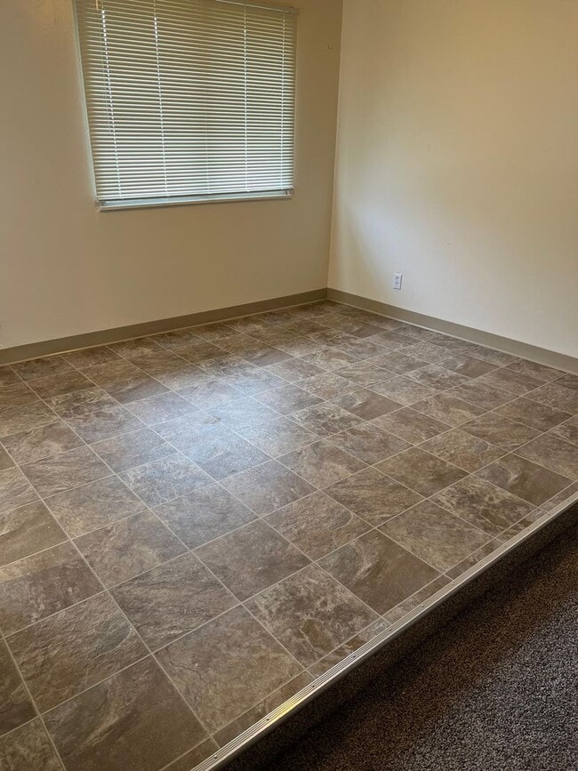 Building Photo - milm36