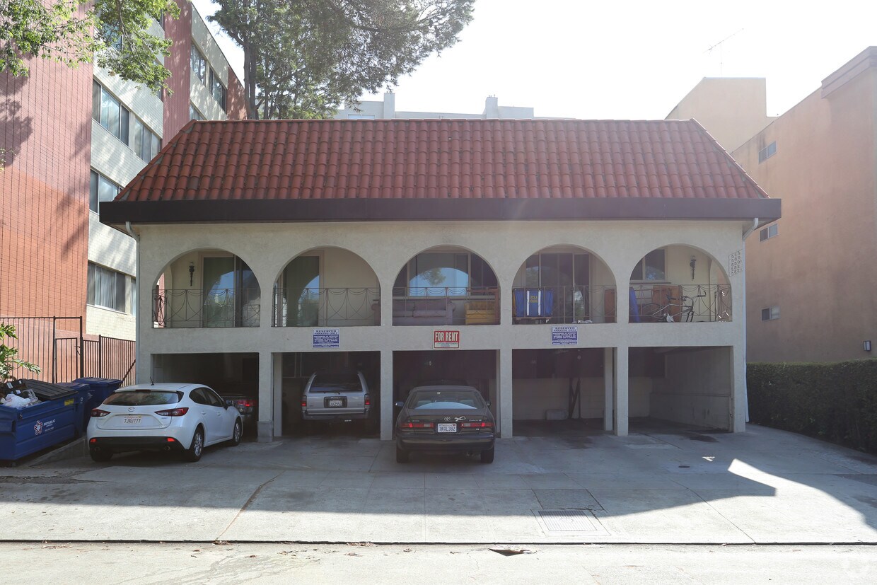 Building Photo - 548-552 1/2 Kelton Ave
