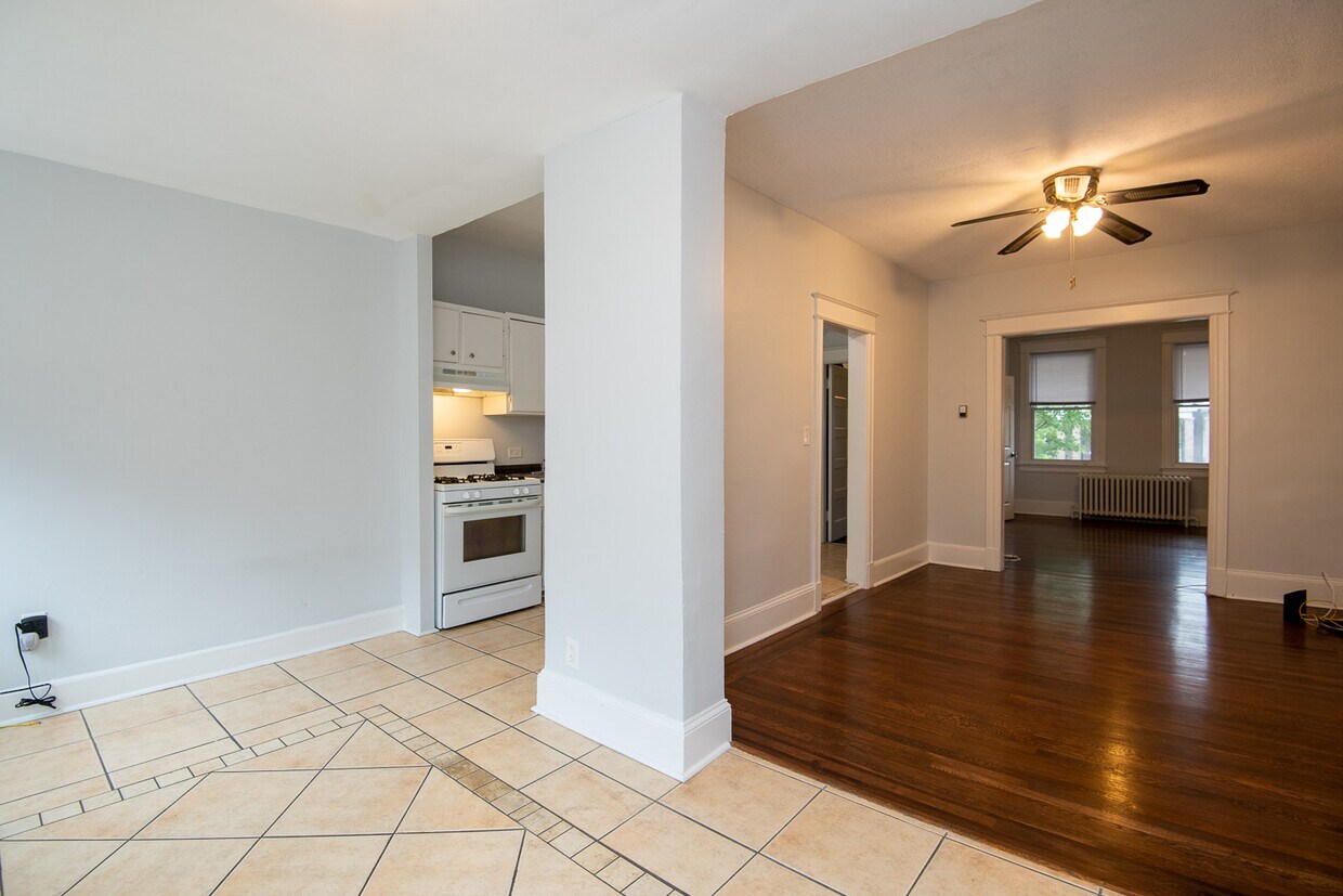 Primary Photo - 1335 D St NE