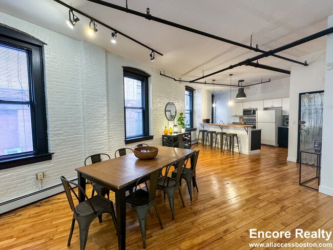 Building Photo - 19 Stanhope St