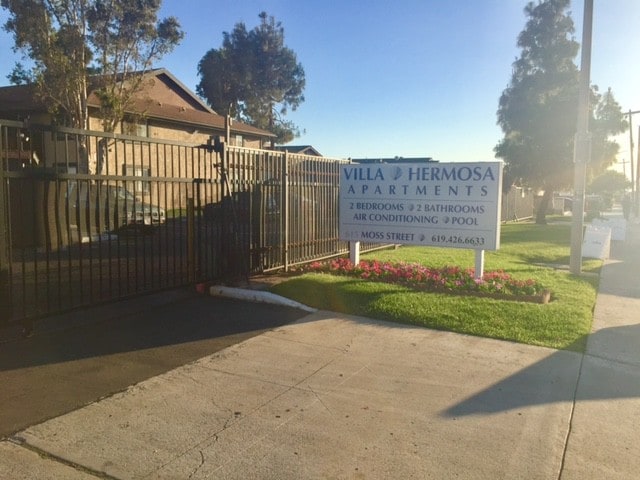 Villa Hermosa - 615 Moss St