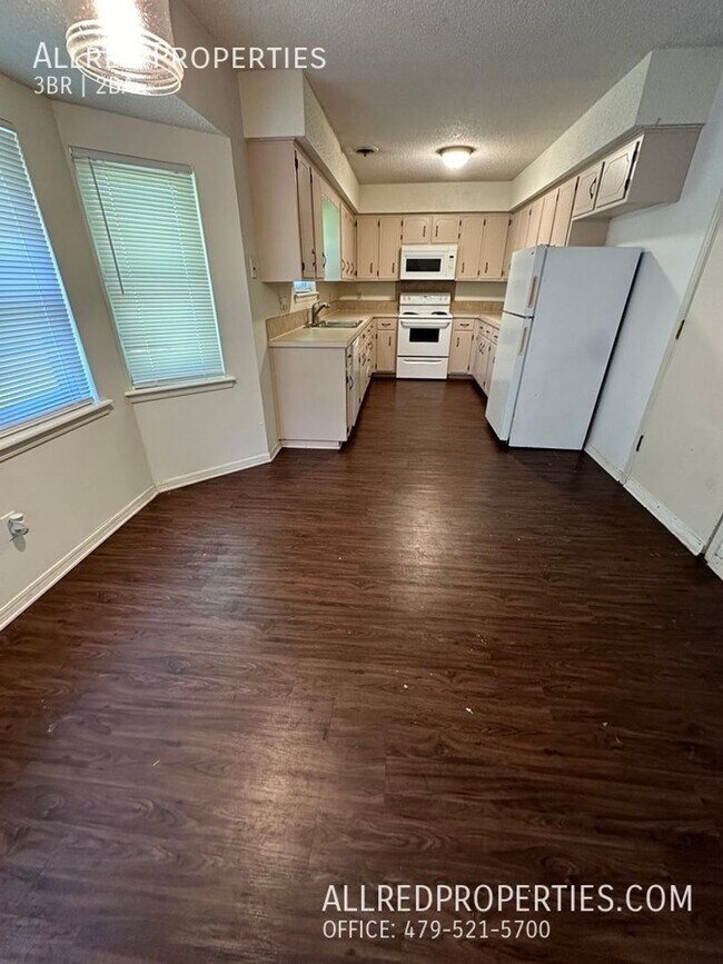 Building Photo - East Fayetteville 3 Bed 2 Bath House