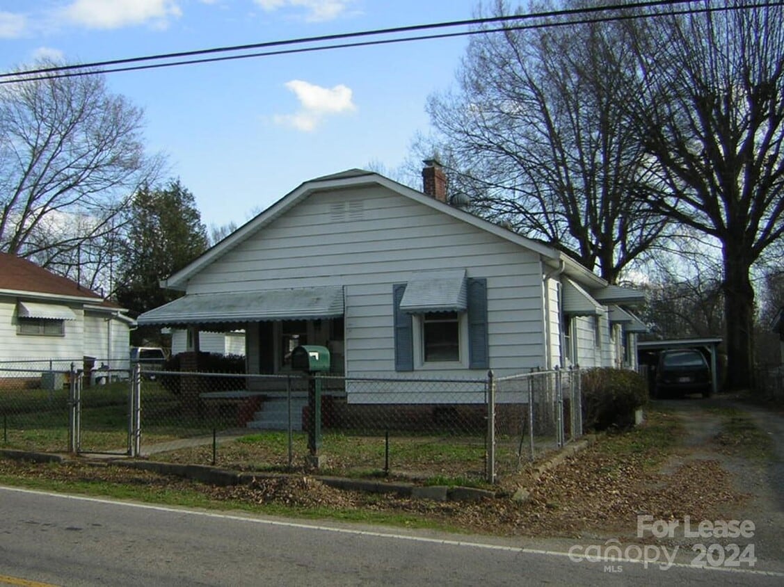 Primary Photo - 213 W 22nd St