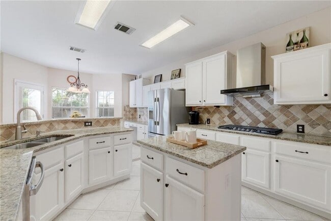 Building Photo - 1612 Fall Creek Dr