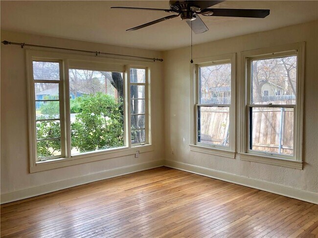 Foto del edificio - 7007 Reese Ln