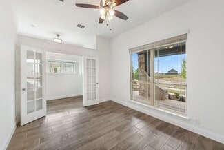 Building Photo - 804 Sedona St
