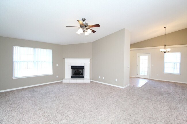 Foto del edificio - 3 bedroom 2 bathroom brick home in SW Pens...