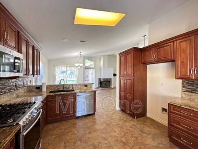 Foto del edificio - 22960 Sunrose St