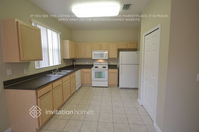 Building Photo - 653 Orista Dr