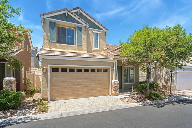 Building Photo - 3 Bedroom, 2 bathroom, 2 Car Garage Home i...