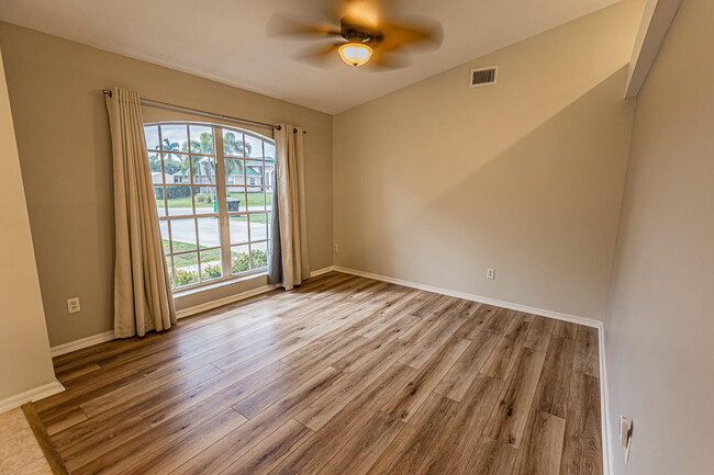 Foto del edificio - 5857 NW Corso Ave