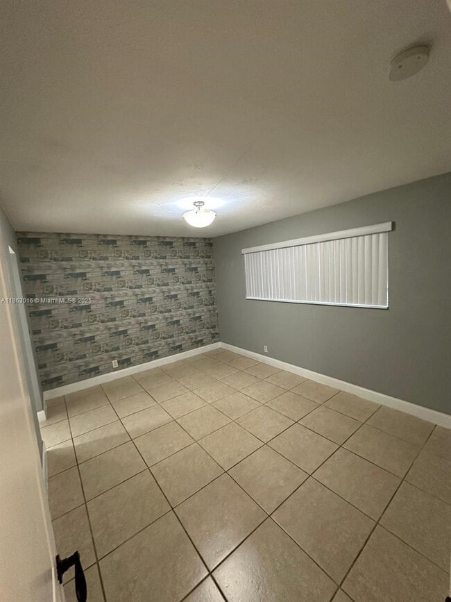 Building Photo - 13707 Kendale Lakes Cir