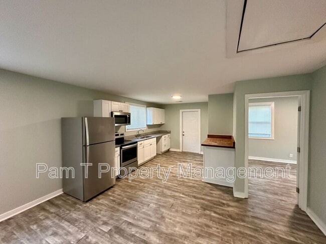 Building Photo - 1016 W 42nd St