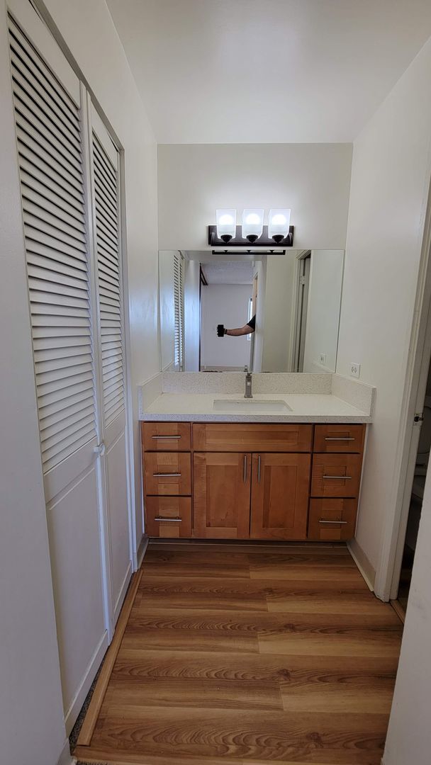 Foto del edificio - Recently Remodeled 1 Bdrm. 1 Bath w/ 1 Reserved Parking Stall