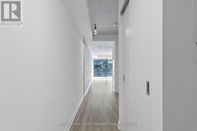 Building Photo - 458-458 Richmond St W