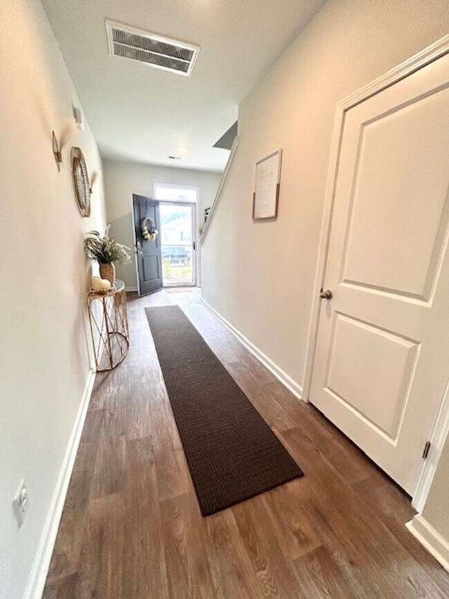 Foto del edificio - Spacious 5BR/3BA Home in Ladson, SC - Moth...