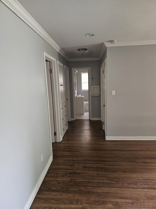 Building Photo - 1135 E 49th St