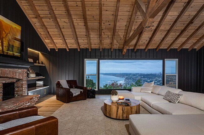 Foto del edificio - 7362 Brodiaea Way