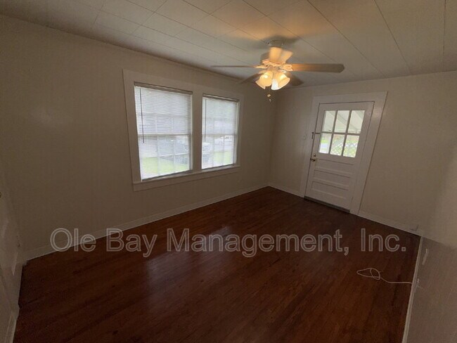 Foto del edificio - 454 Magnolia Rd
