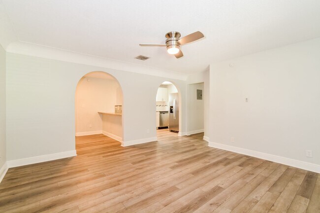 Foto del edificio - 6630 Westmont Dr